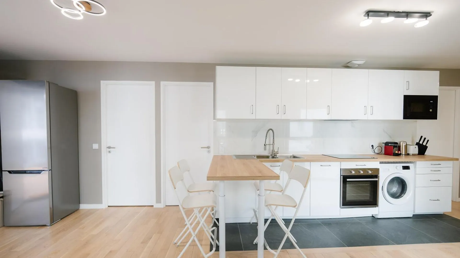 Apartment Confort Absolu A ,superbe Renove 7 Avec Salles De Bain Privatives