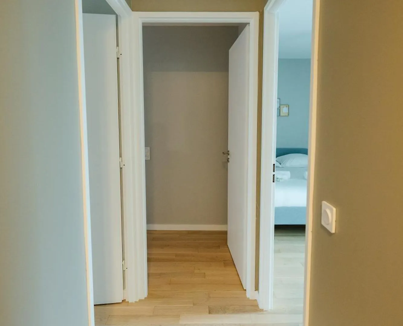 Confort Absolu A ,superbe Renove 7 Avec Salles De Bain Privatives *
