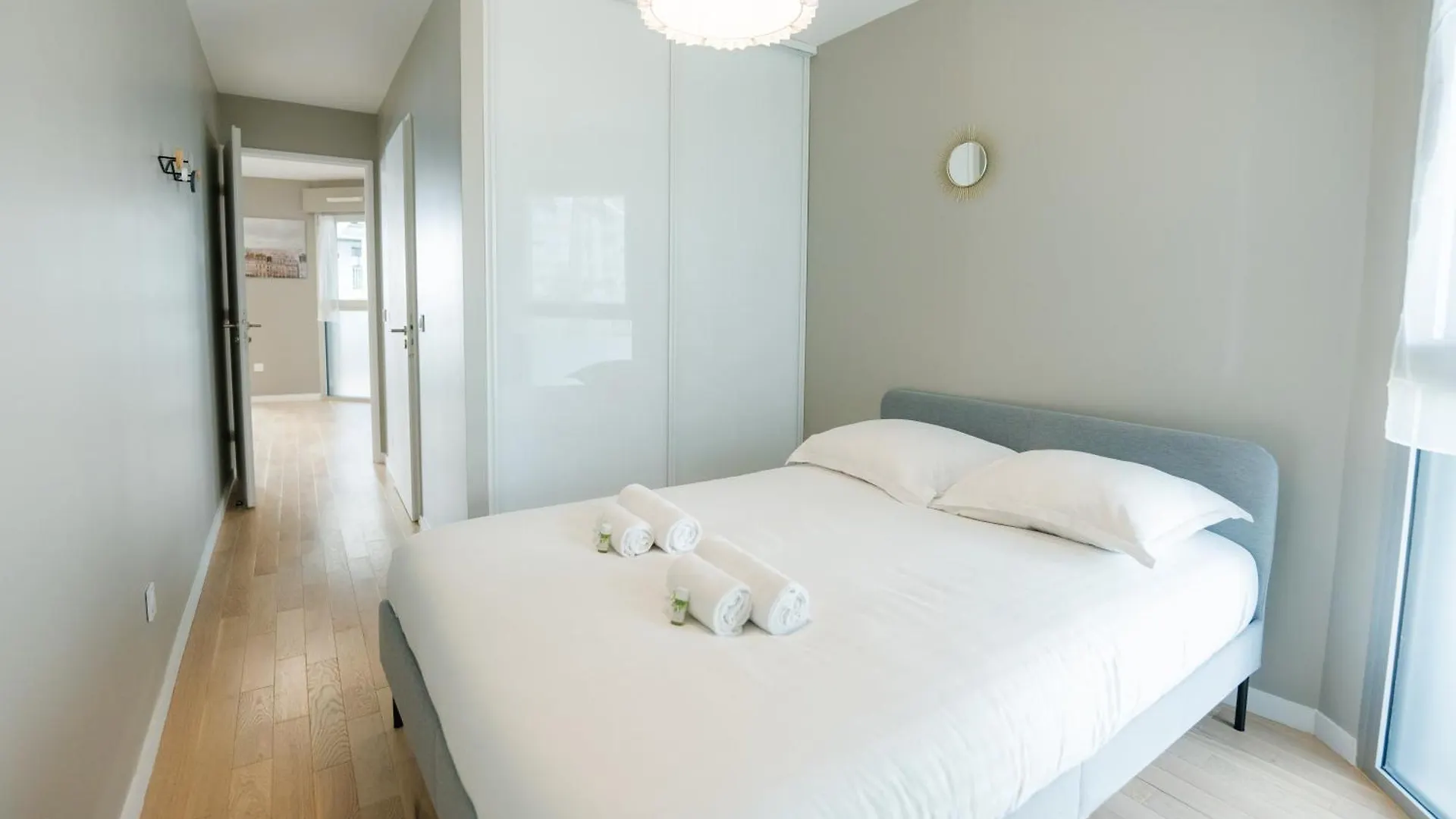 Apartment Confort Absolu A ,superbe Renove 7 Avec Salles De Bain Privatives *