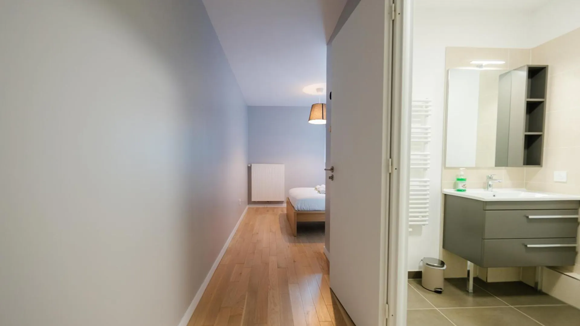 Confort Absolu A ,superbe Renove 7 Avec Salles De Bain Privatives * Paris