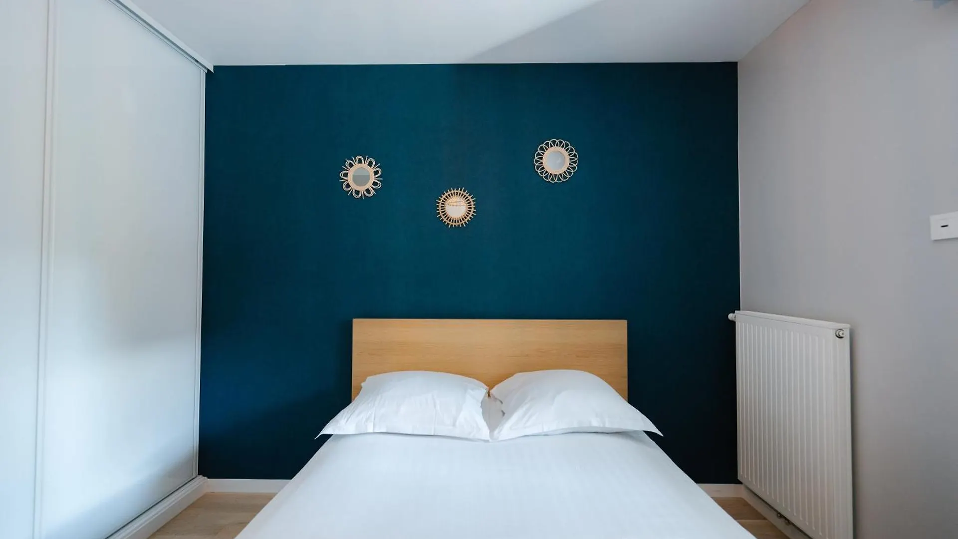 Confort Absolu A ,superbe Renove 7 Avec Salles De Bain Privatives *