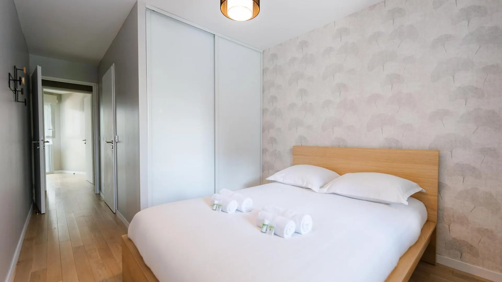 Confort Absolu A ,superbe Renove 7 Avec Salles De Bain Privatives Apartment