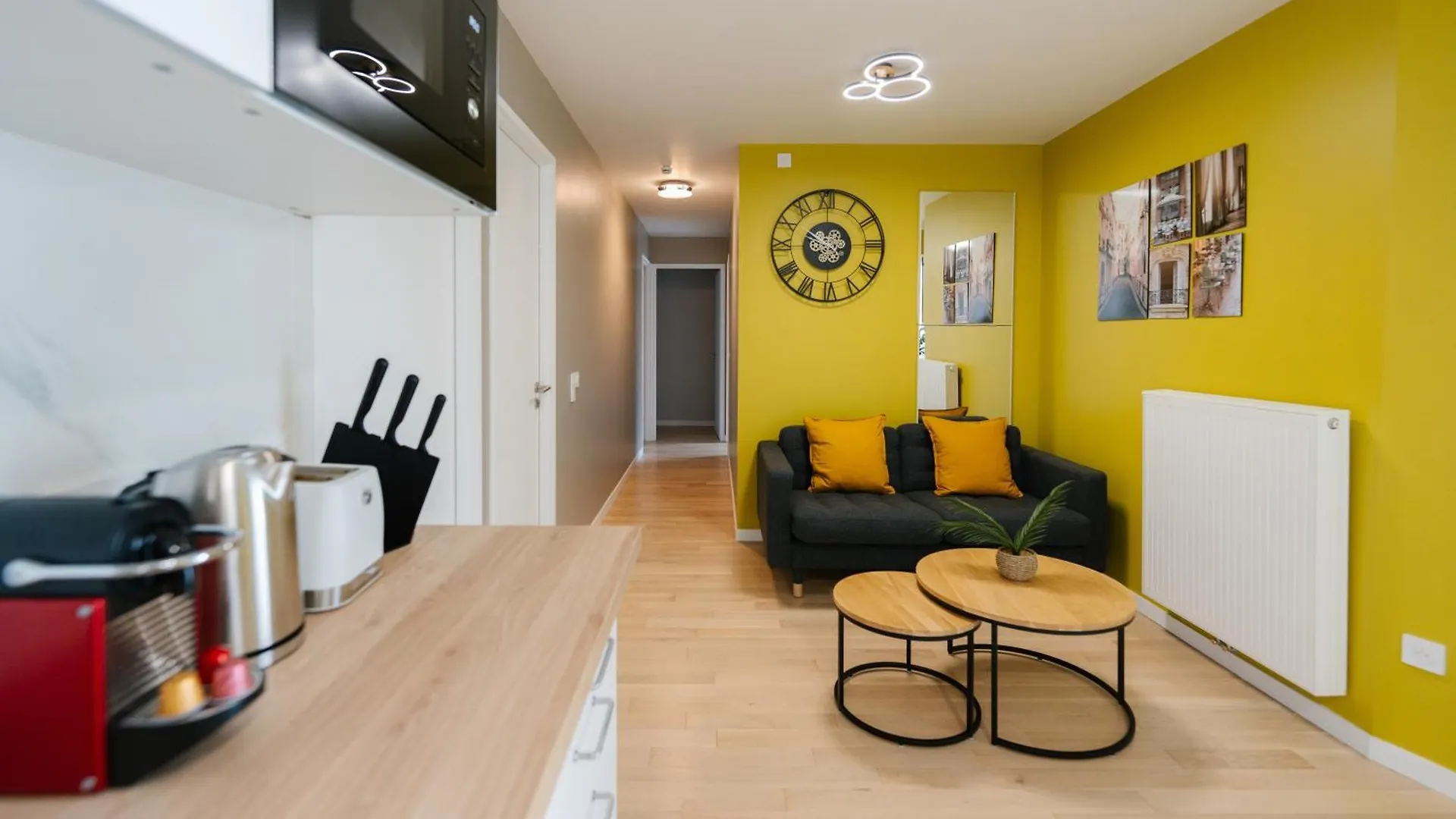 Apartment Confort Absolu A ,superbe Renove 7 Avec Salles De Bain Privatives *