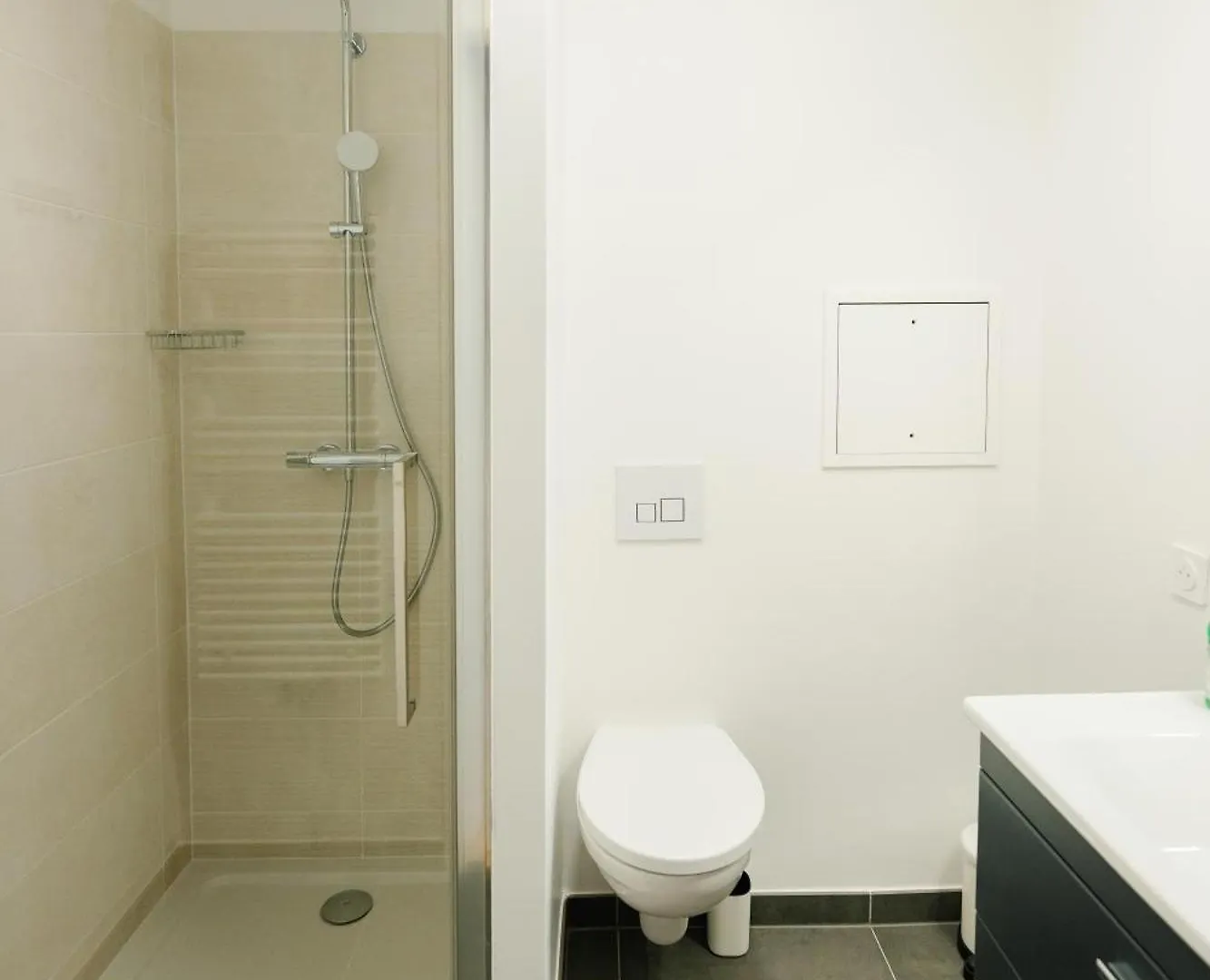 Confort Absolu A ,superbe Renove 7 Avec Salles De Bain Privatives *