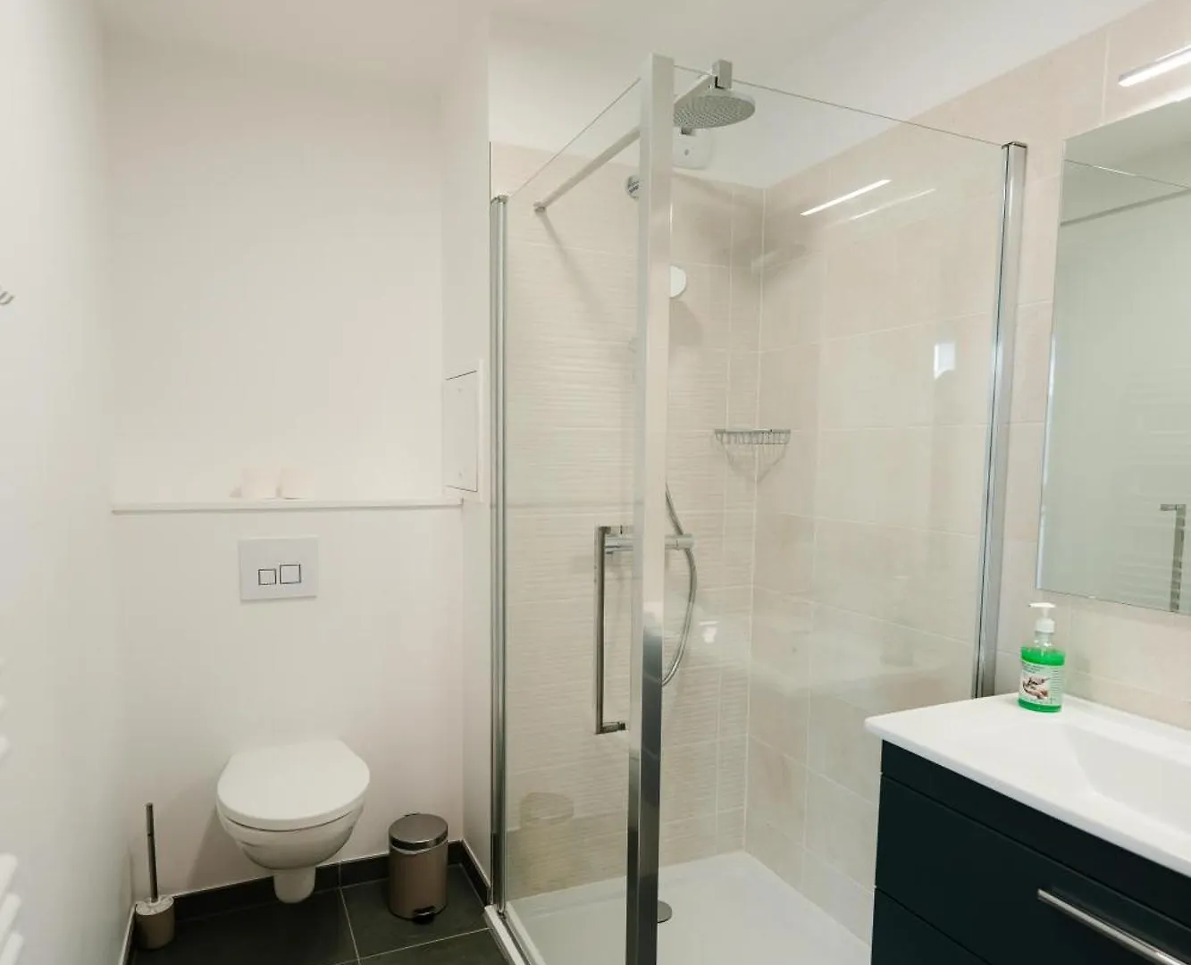 Apartment Confort Absolu A ,superbe Renove 7 Avec Salles De Bain Privatives