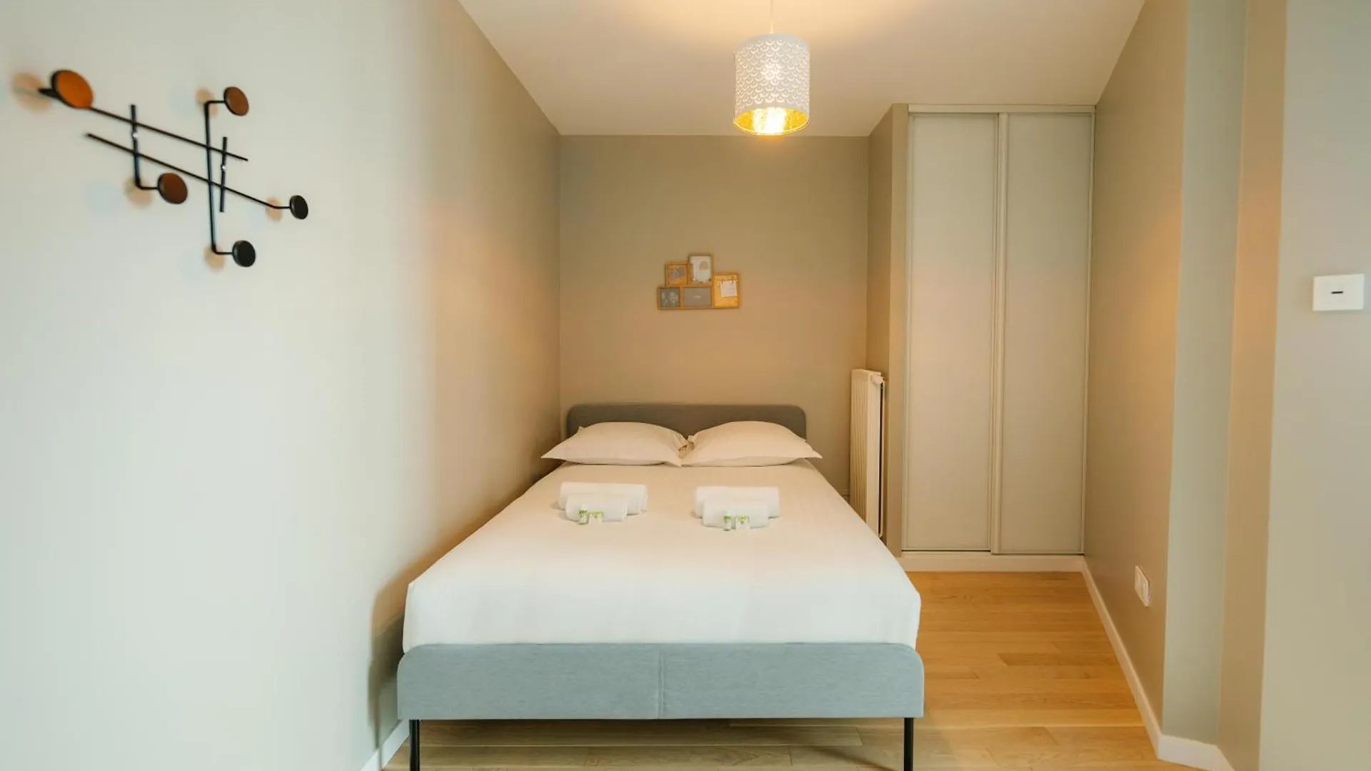 דירה Confort Absolu A ,superbe Renove 7 Avec Salles De Bain Privatives *