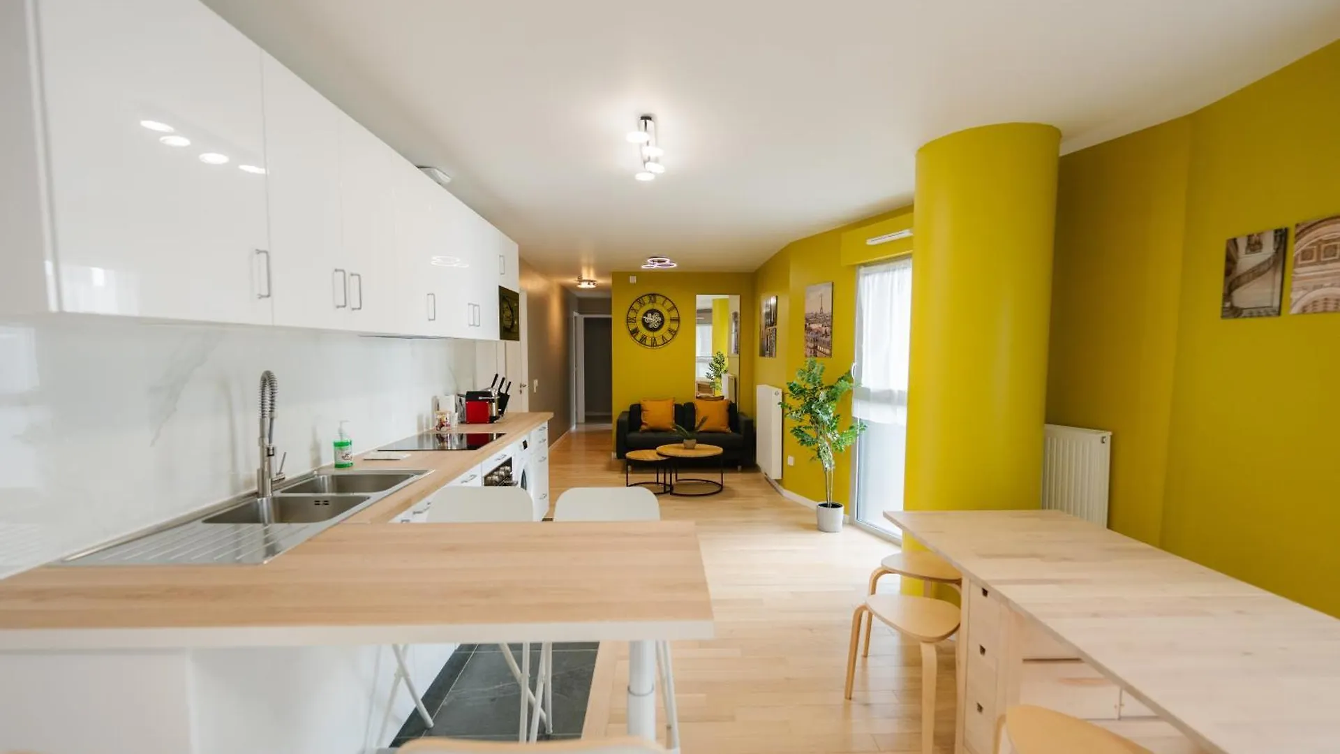 Confort Absolu A ,superbe Renove 7 Avec Salles De Bain Privatives *